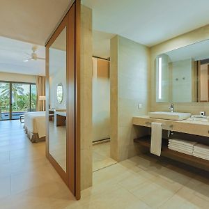 Suite Junior Premium con Vistas a la Piscina